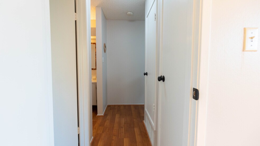More Photos Of 1093 Del Rio Circle, Concord Apartments For Sale