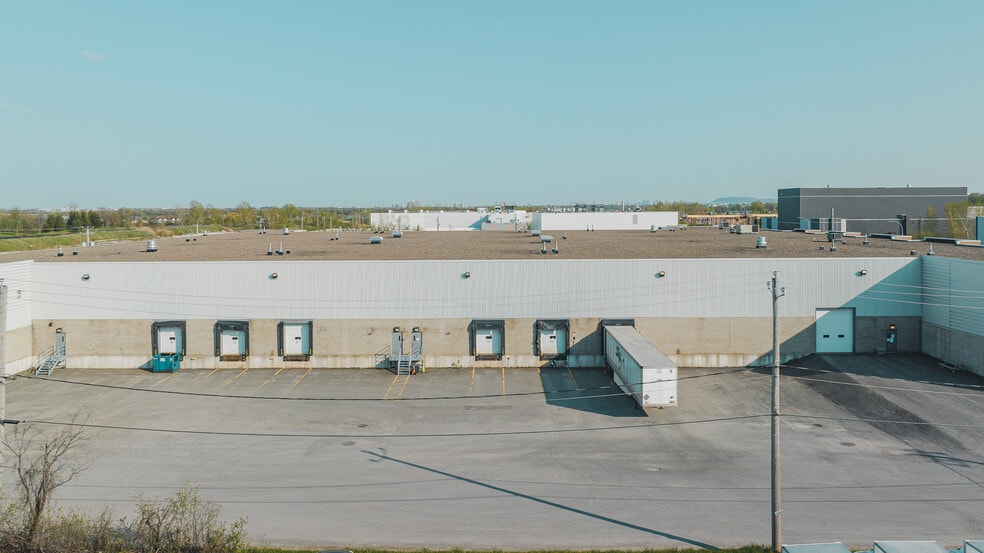 More Photos Of 5850-5880 Rue Maurice-Cullen, Laval Distribution For Lease
