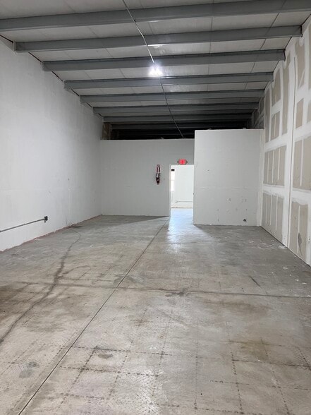 More Photos Of 5316 Lena Rd, Bradenton Light Distribution For Lease