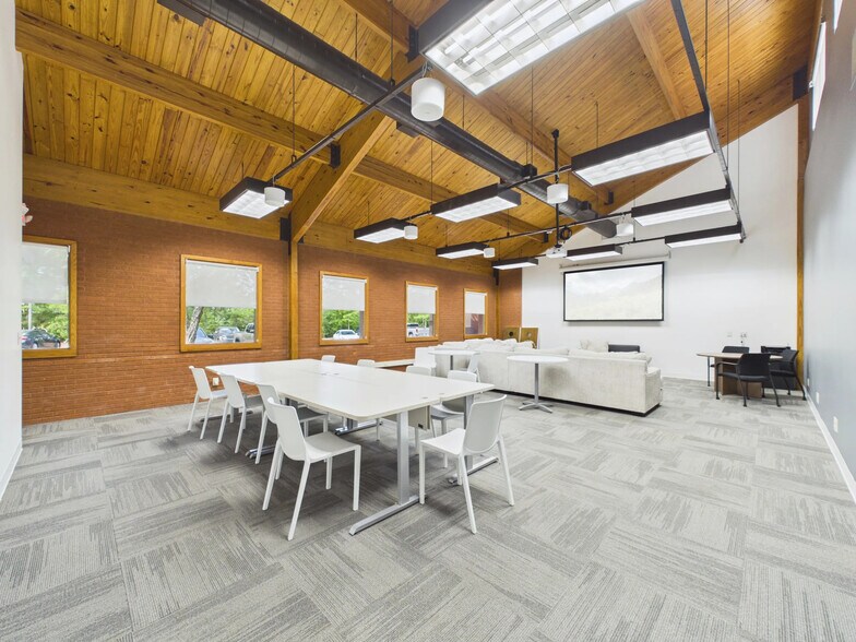 More Photos Of 700 Brookstone Centre Pky, Columbus Medical For Lease