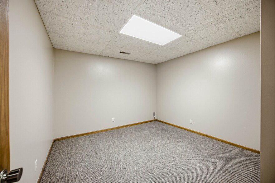More Photos Of 110 SE Grant St, Ankeny Office For Sale