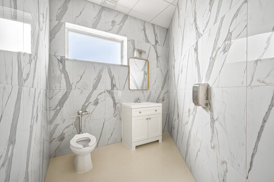 More Photos Of 14 Olive St, Brooklyn Office For Lease