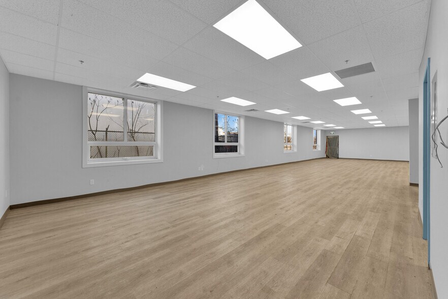 More Photos Of 3324 Marentette Av, Windsor Warehouse For Lease