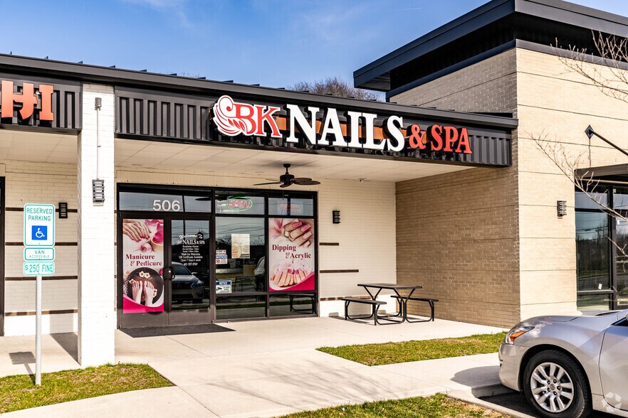 More Photos Of 500-512 Hadley Village Blvd, Old Hickory Storefront For Sale