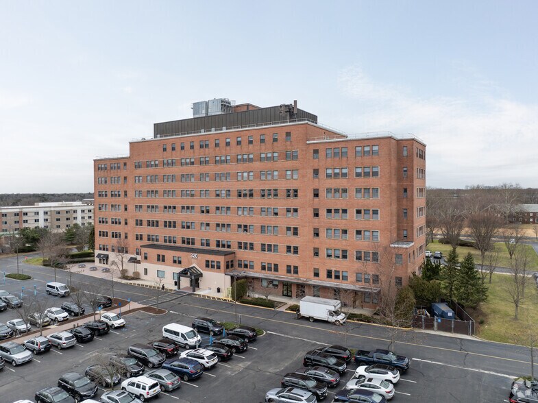 320 Carleton Ave, Central Islip, NY 11722 Office For Lease