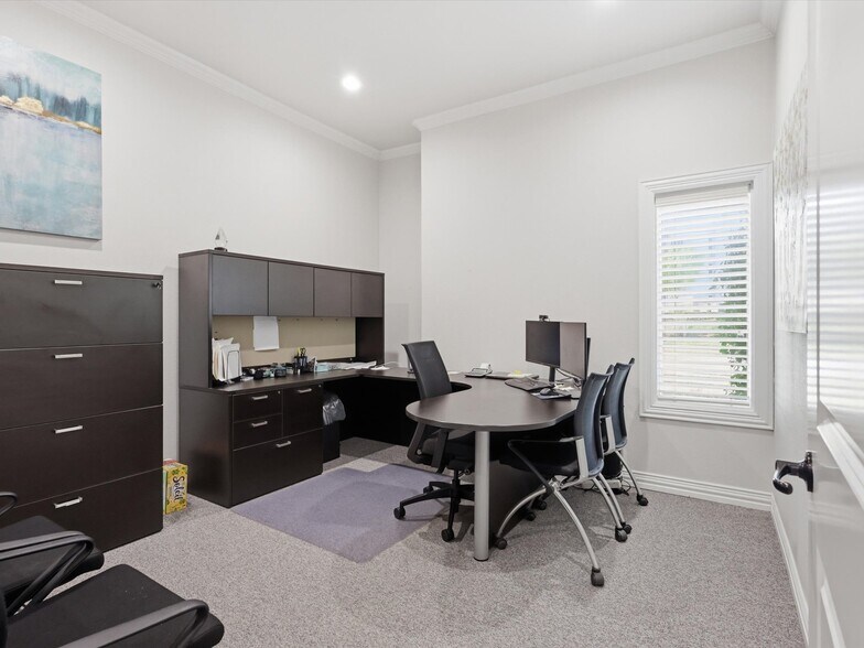 More Photos Of 101 Countryside Ct, Southlake Medical For Sale