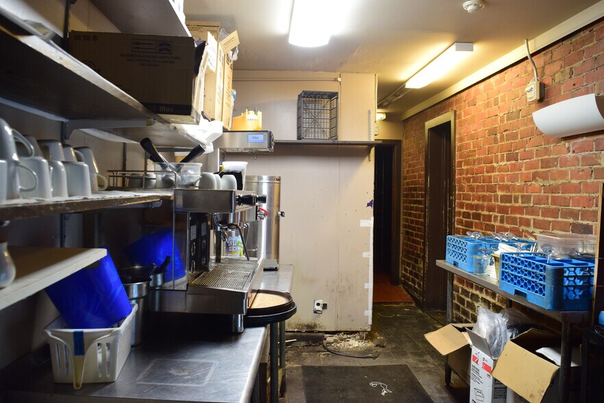 More Photos Of 309 W Congress St, Savannah Restaurant For Lease