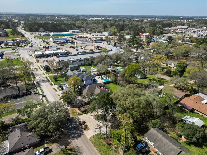 More Photos Of 408 Wilson Rd, Conroe Loft Creative Space For Lease