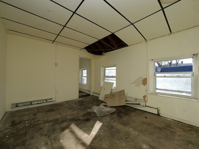 More Photos Of 170 Chambers St, Newburgh Apartments For Sale