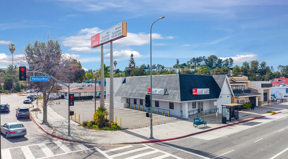 More Photos Of 21108 Ventura Blvd, Woodland Hills Bank For Lease