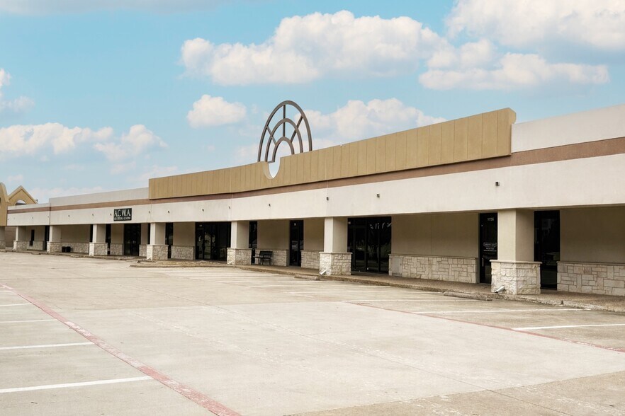 More Photos Of 1720-1748 N Greenville Ave, Richardson Light Manufacturing For Sale
