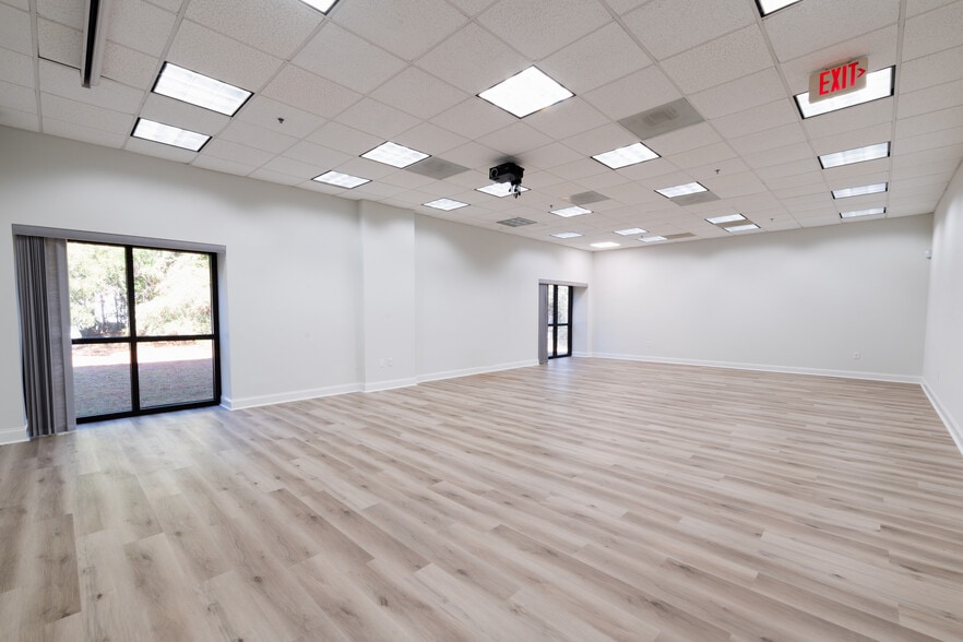 More Photos Of 415 Jessen Ln, Charleston Warehouse For Lease