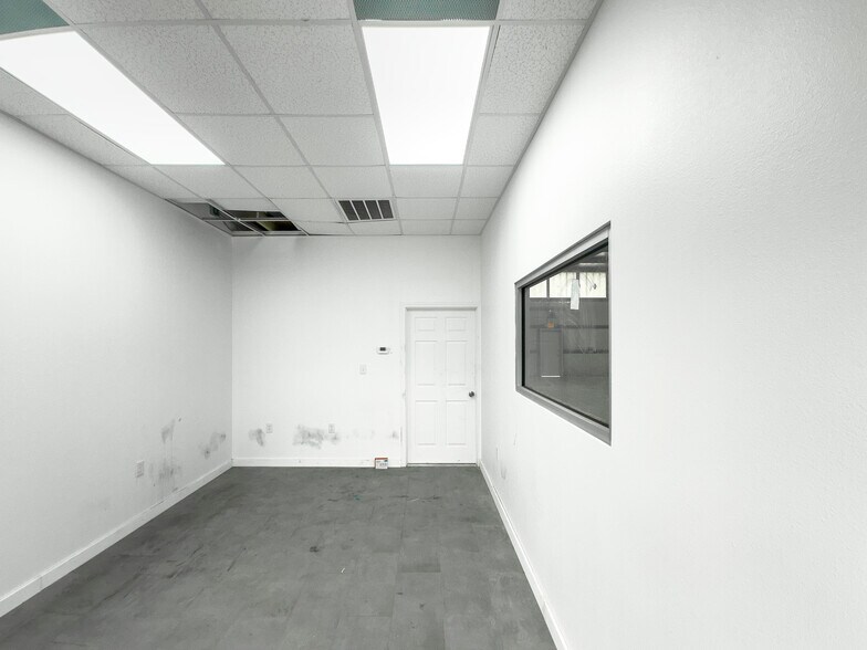 More Photos Of 9013 Pagewood Ln, Houston Warehouse For Sale