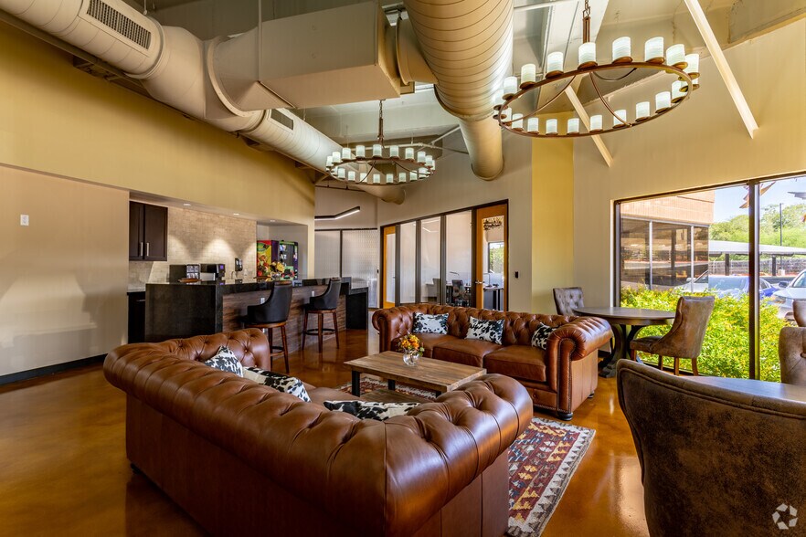 More Photos Of 8940 Fourwinds Dr, San Antonio Medical For Lease