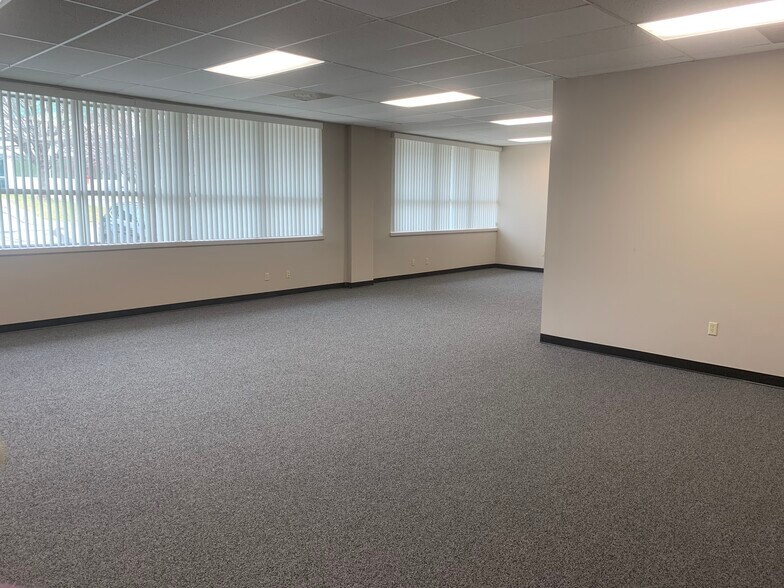 More Photos Of 1400-1420 NW Vivion Rd, Kansas City Office For Lease
