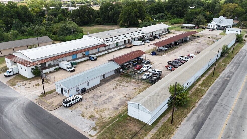 More Photos Of 412 McKeen St, Waco Warehouse For Sale