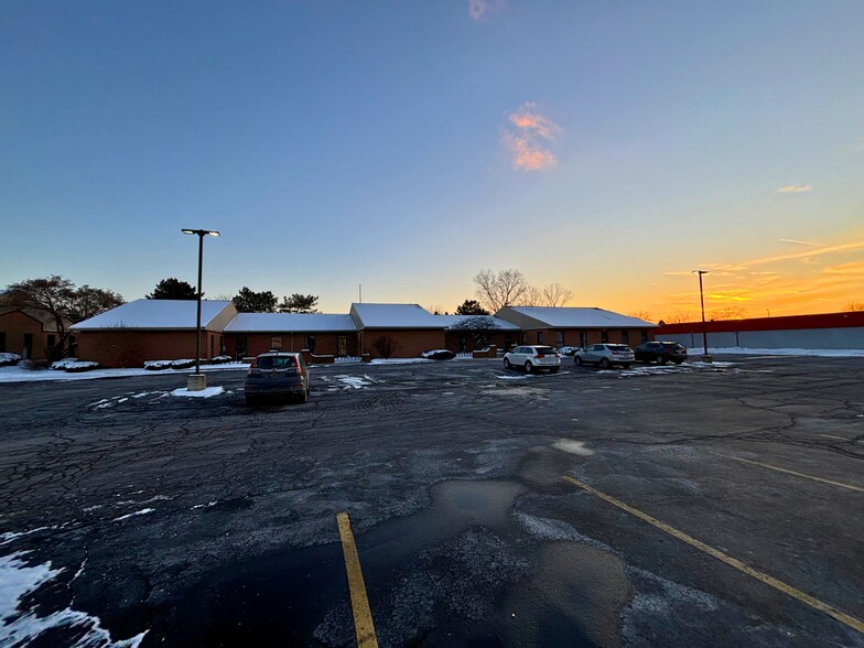 More Photos Of 2205 Jolly Rd, Okemos Office For Lease