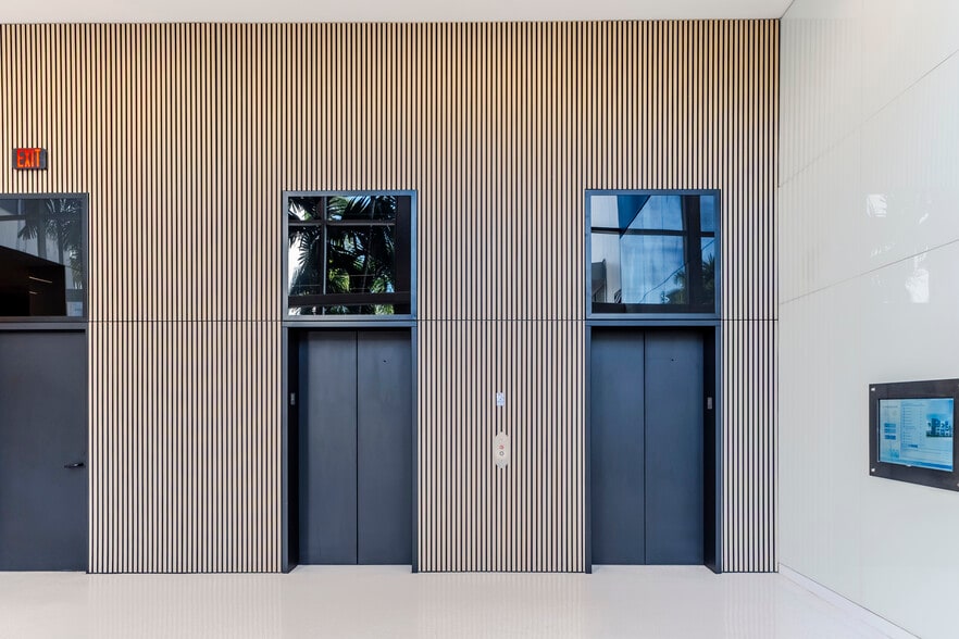 More Photos Of 555 Washington Ave, Miami Beach Office For Lease