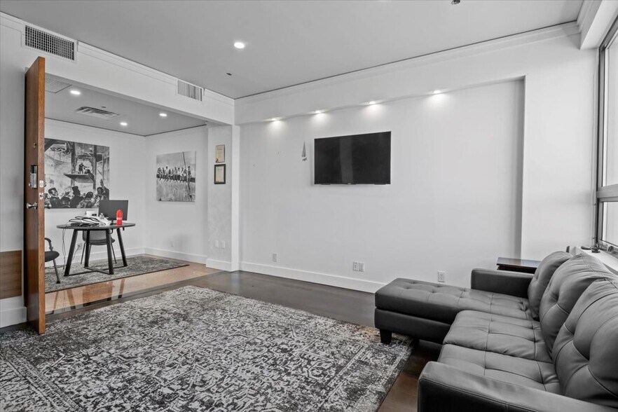 More Photos Of 24-65 46th St, Astoria Flex For Lease