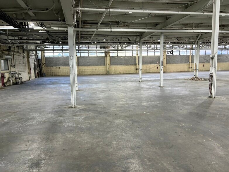 More Photos Of 395 Broad Ave, Ridgefield Warehouse For Lease