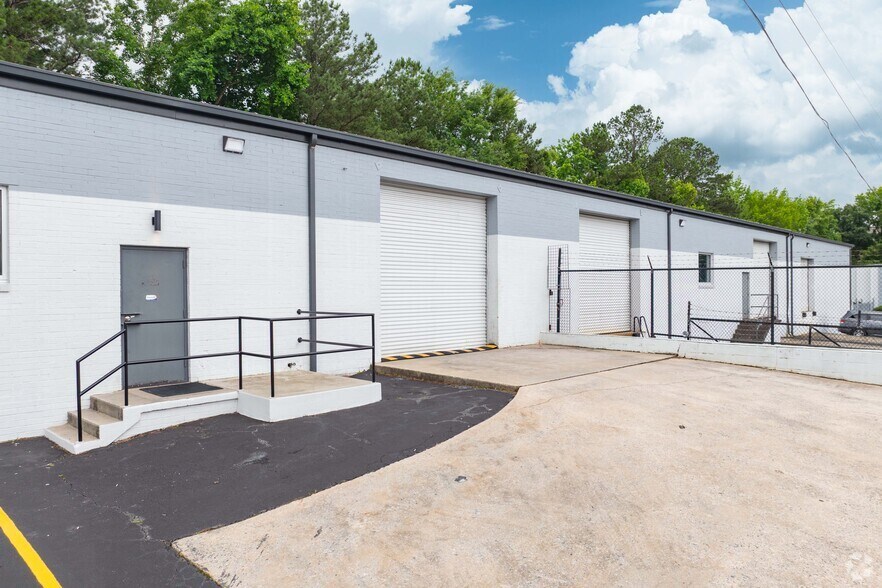 More Photos Of 2134 NW James Jackson Pky, Atlanta Unknown For Lease
