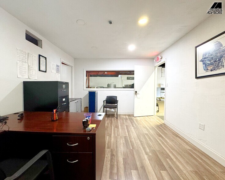 More Photos Of 5601-5603 NW 159th St, Hialeah Manufacturing For Lease