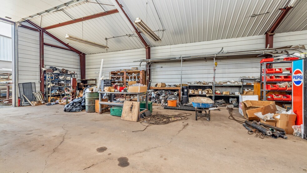 More Photos Of 1333 Jackson St, Iron Mountain Industrial For Sale