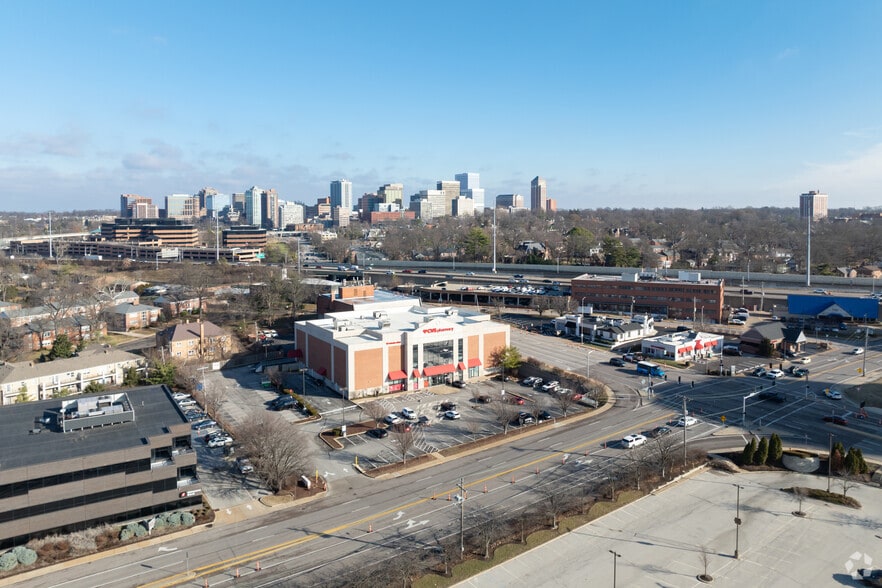 More Photos Of 8101 Clayton Rd, Saint Louis Freestanding For Lease