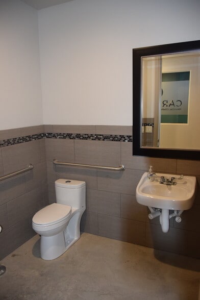 More Photos Of 414 N Main St, Grapevine Loft Creative Space For Lease