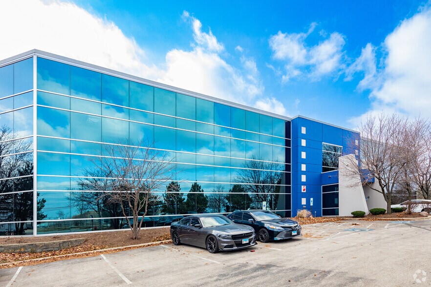 More Photos Of 2315-2317 Landmeier Rd, Elk Grove Village Warehouse For Lease