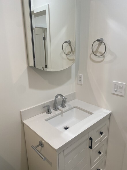 More Photos Of 405 W Broadway, Glendale Apartments For Sale
