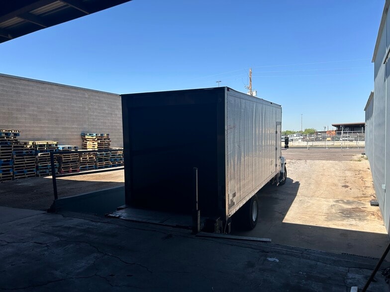 More Photos Of 4239 N 40th Ave, Phoenix Warehouse For Lease