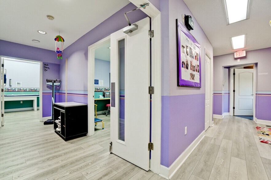 More Photos Of 1666 Mound St, Sarasota Medical For Sale