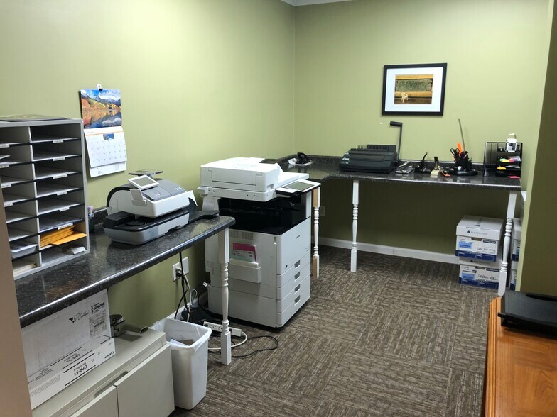 More Photos Of 44 N Girls School Rd, Indianapolis Office For Sale