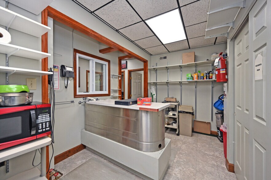 More Photos Of 4725 Cornell Rd, Blue Ash Office For Sale