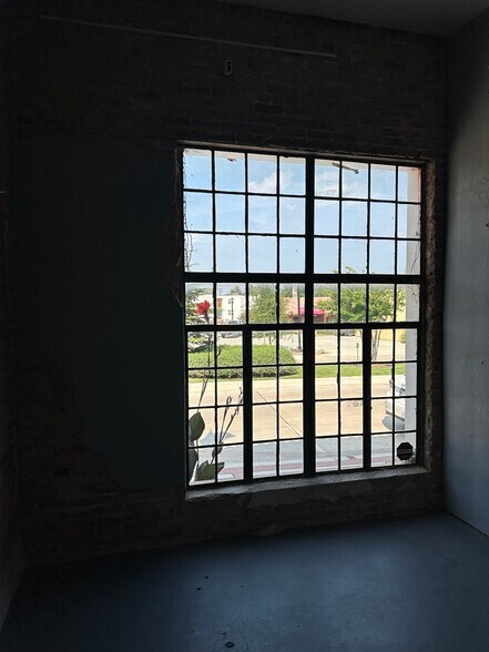 More Photos Of 2927 Paseo Dr, Oklahoma City Office For Lease