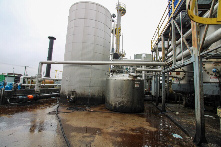 More Photos Of 5640 44th Ave S, Clinton Office For Sale