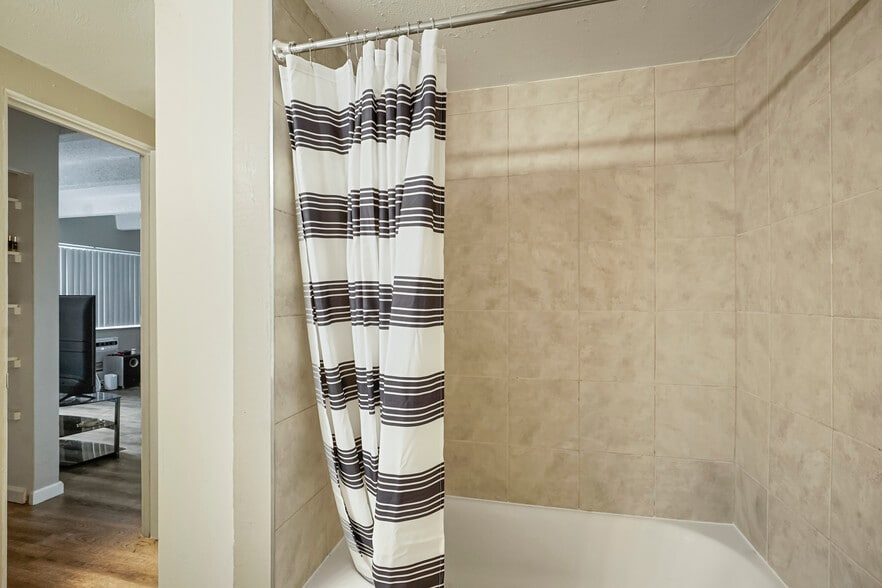 More Photos Of 7300-7310 W 10th Ave, Lakewood Apartments For Sale