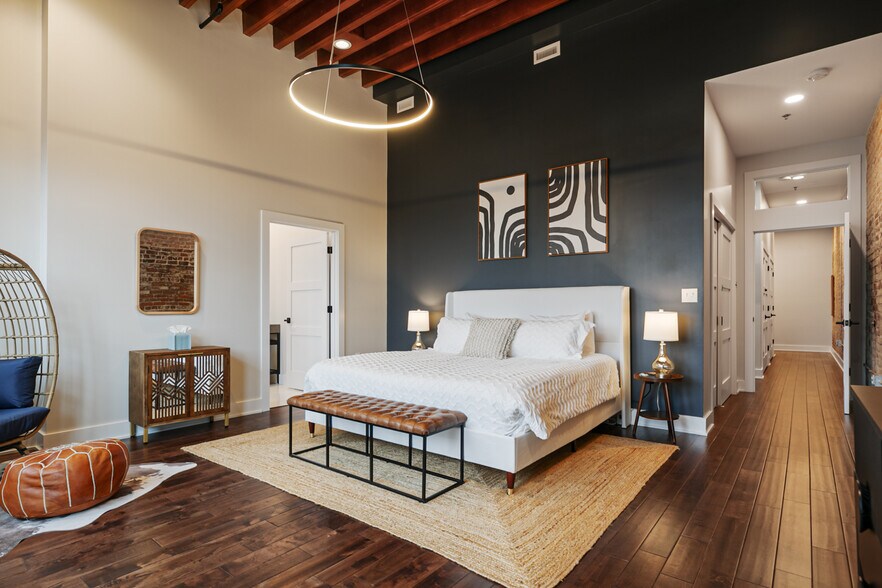 More Photos Of 122 College St, Asheville Storefront Retail Residential For Sale