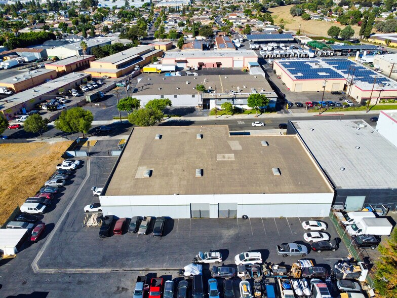 More Photos Of 6840-6846 Suva St, Bell Gardens Unknown For Lease