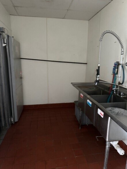 More Photos Of 1012 N Washington St, Naperville Unknown For Lease