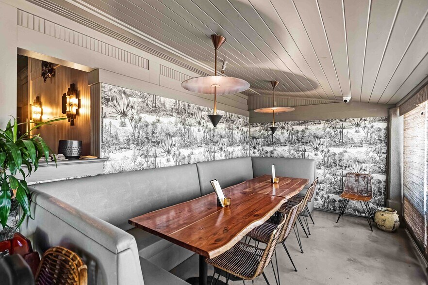 More Photos Of 72620 El Paseo, Palm Desert Restaurant For Sale