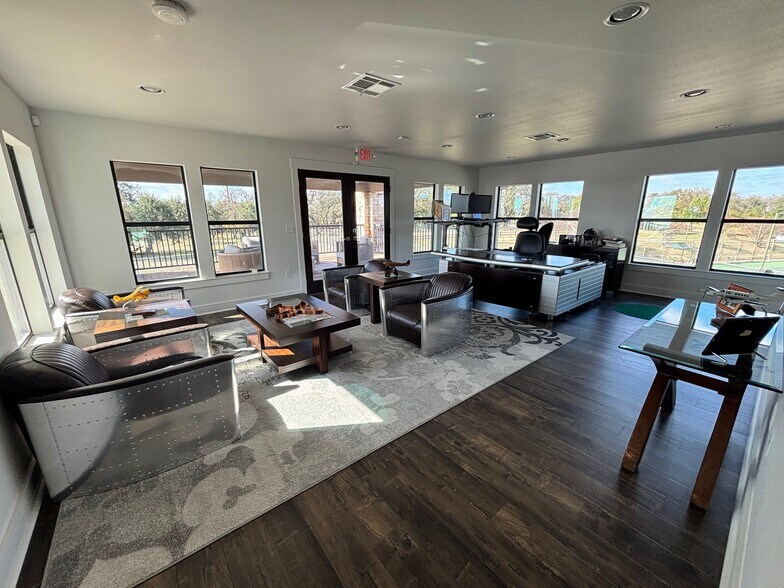 More Photos Of 302 Toledo Trl, Georgetown Office For Sale