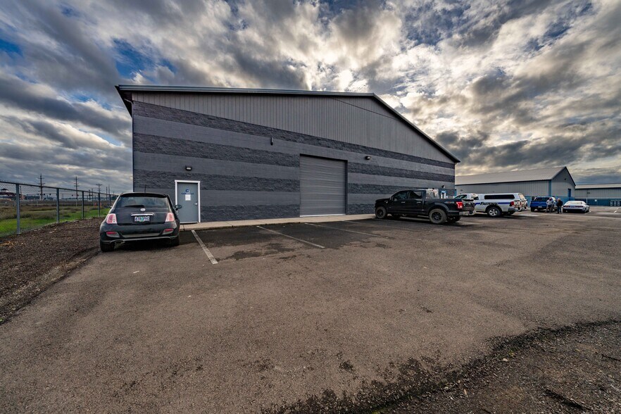 More Photos Of 1918 Bobcat Way, White City Warehouse For Sale