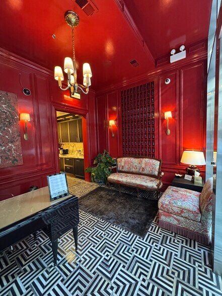 Primary Photo Of 906 N State St, Chicago General Retail For Lease