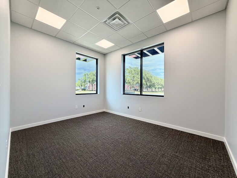 More Photos Of 3929 Pipkin Rd, Lakeland Warehouse For Lease