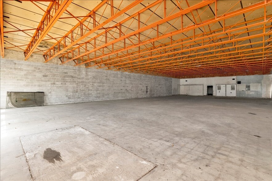 More Photos Of 2025-2027 Center Point Pky, Birmingham Freestanding For Sale