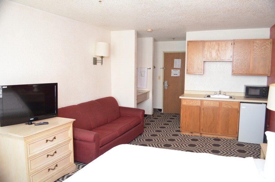 More Photos Of 12808 S Ashland Ave, Calumet Park Hotel For Sale