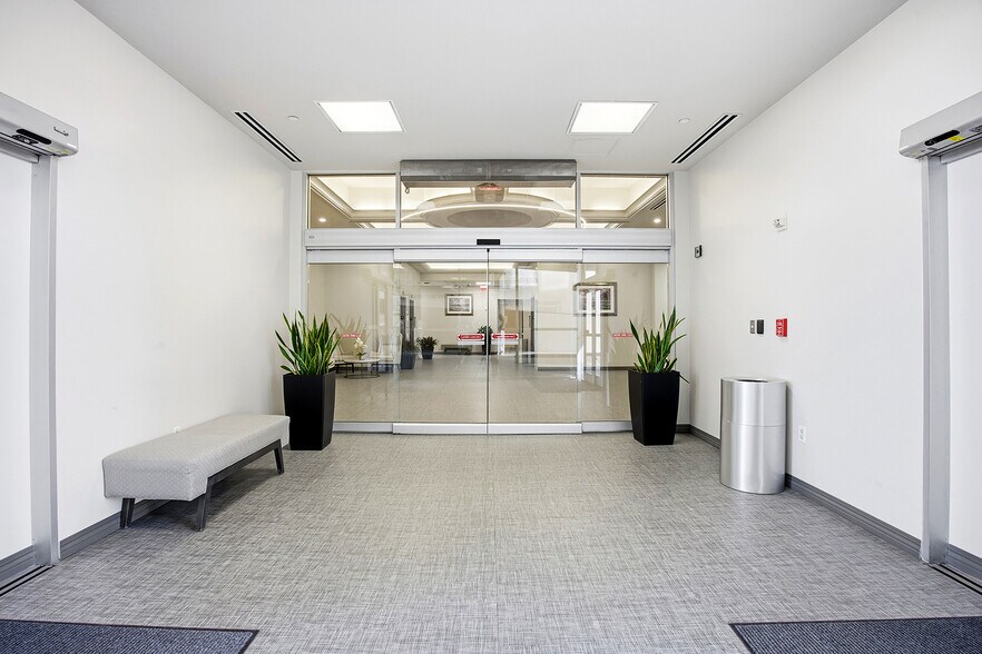 More Photos Of 5420 West Loop S, Bellaire Medical For Lease