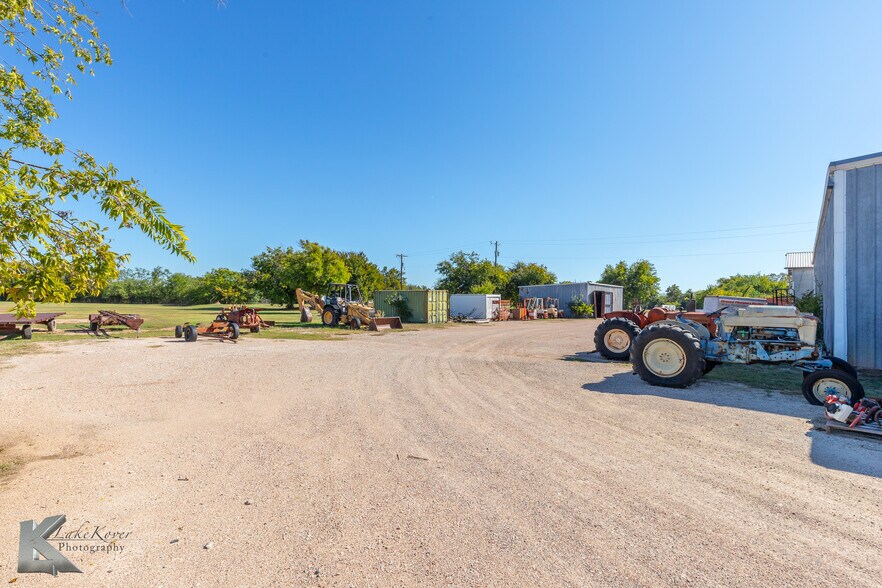 More Photos Of 1901 Cottonwood St, Abilene Industrial For Sale